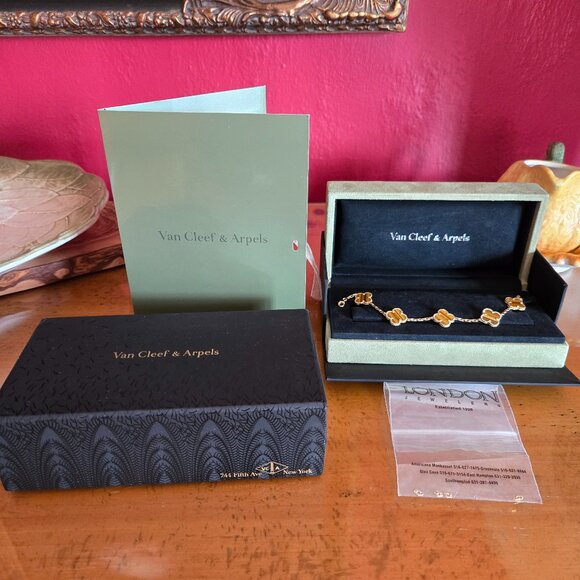 Van Cleef & Arpels  Yellow Gold Tigers Eye 5 Motif Bracelet - Picture 1 of 11